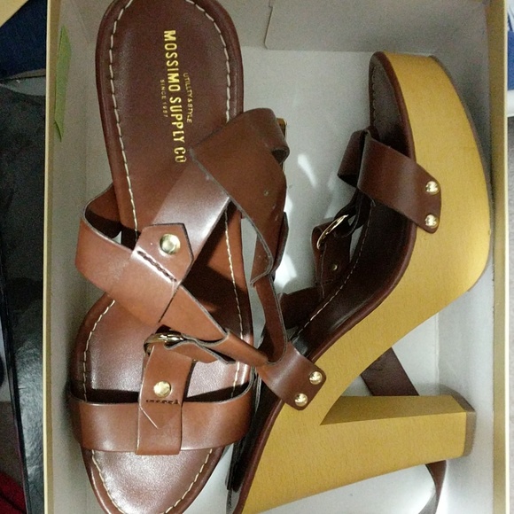 Sandals - Picture 2 of 3